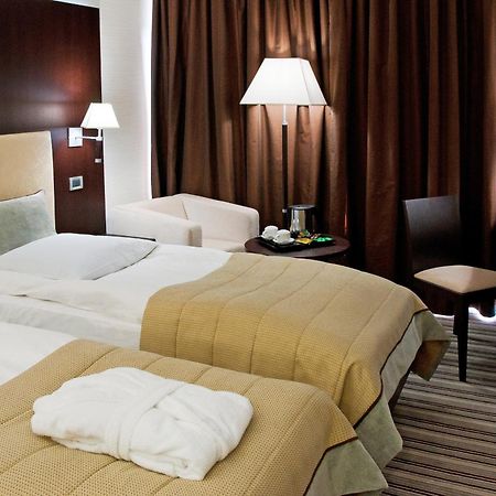 Premier Hotel Dnister Lviv Szoba fotó