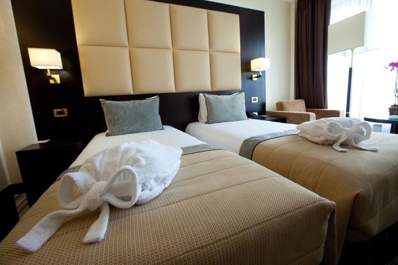 Premier Hotel Dnister Lviv Szoba fotó