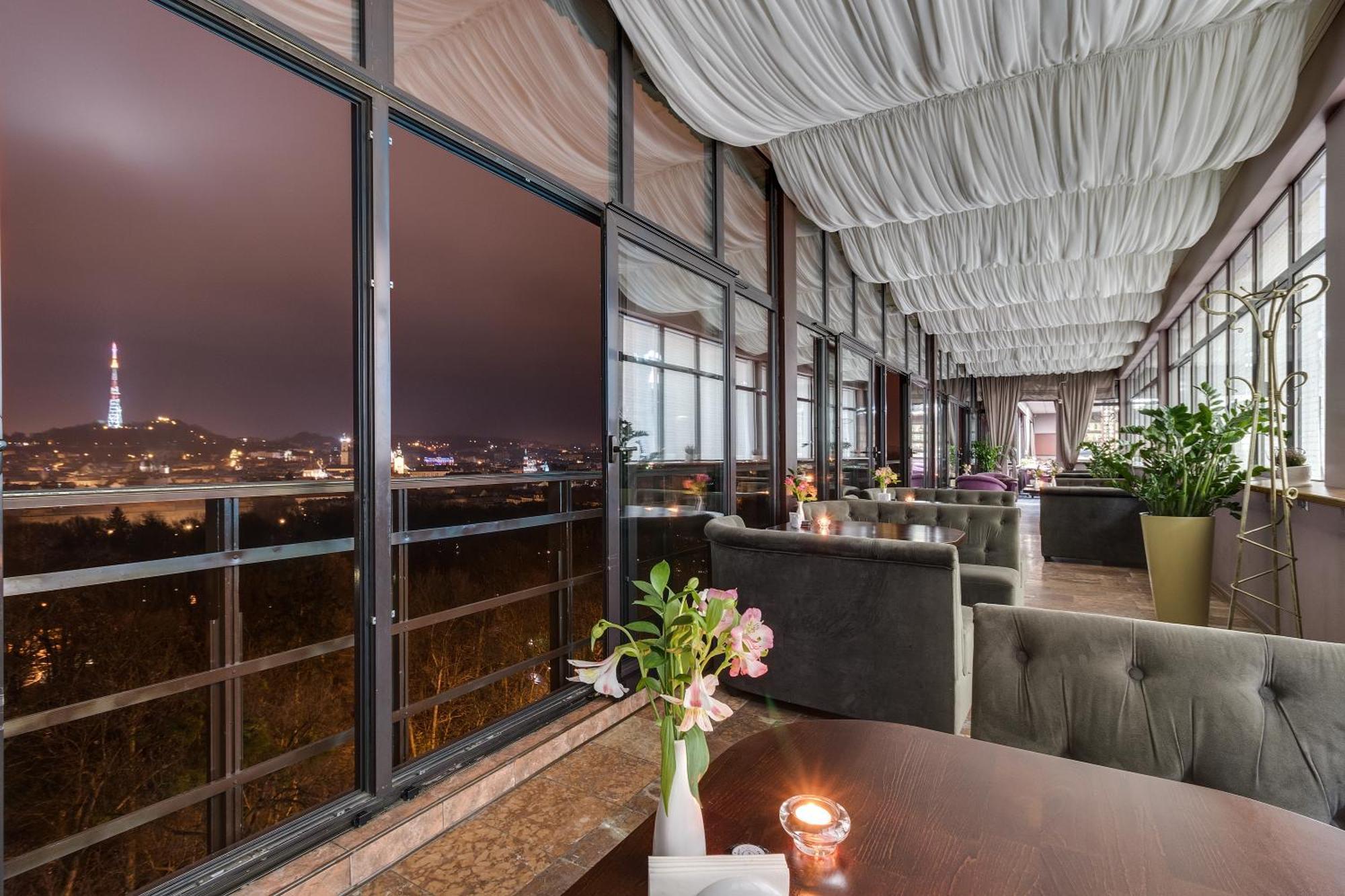 Premier Hotel Dnister Lviv Kültér fotó