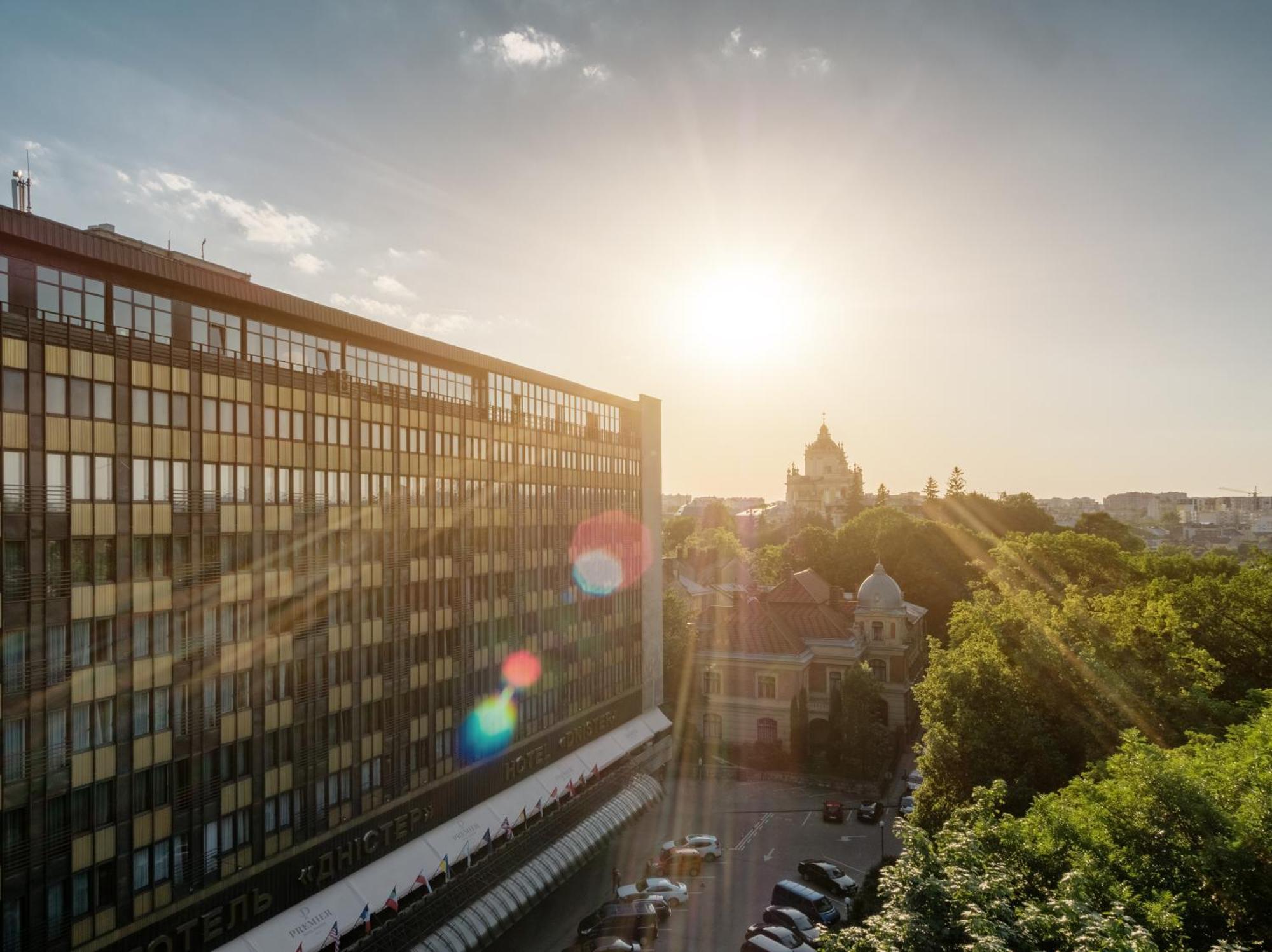 Premier Hotel Dnister Lviv Kültér fotó