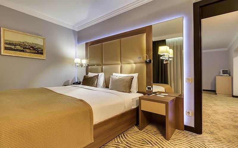 Premier Hotel Dnister Lviv Kültér fotó