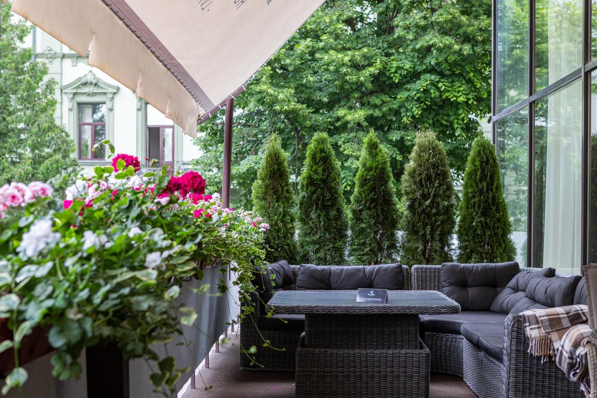 Premier Hotel Dnister Lviv Kültér fotó