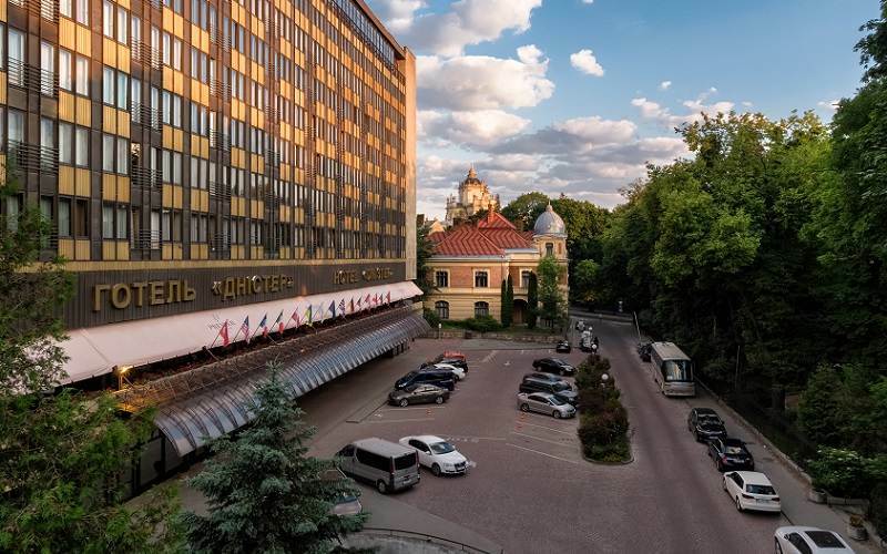 Premier Hotel Dnister Lviv Kültér fotó